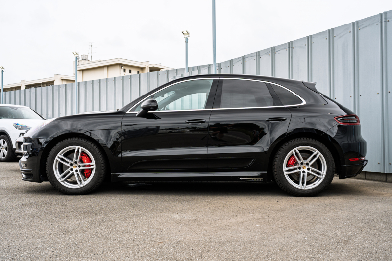 ポルシェ マカン ﾀｰﾎﾞ ｽﾎﾟｰﾂｸﾛﾉPKG　 ｶﾞｰﾈｯﾄﾚｯﾄﾞﾚｻﾞｰｼｰﾄ ﾊﾟﾉﾗﾏSR ｸﾗﾘｵﾝﾅﾋﾞ ﾌﾙｾｸﾞTV ﾊﾟﾄﾞﾙ PASM PDLS BOSE ﾏｶﾝﾀｰﾎﾞ19AW ｴｱﾛ ﾀﾞｳﾝｻｽ　2年保証