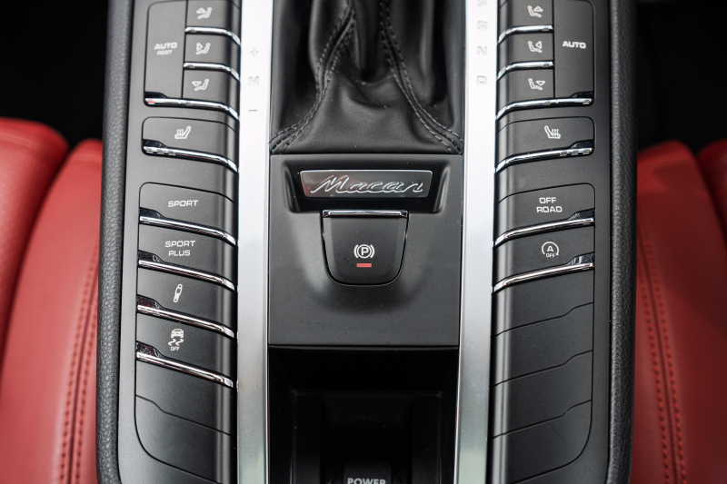 ポルシェ マカン ﾀｰﾎﾞ ｽﾎﾟｰﾂｸﾛﾉPKG　 ｶﾞｰﾈｯﾄﾚｯﾄﾞﾚｻﾞｰｼｰﾄ ﾊﾟﾉﾗﾏSR ｸﾗﾘｵﾝﾅﾋﾞ ﾌﾙｾｸﾞTV ﾊﾟﾄﾞﾙ PASM PDLS BOSE ﾏｶﾝﾀｰﾎﾞ19AW ｴｱﾛ ﾀﾞｳﾝｻｽ　2年保証