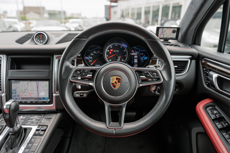 ポルシェ マカン ﾀｰﾎﾞ ｽﾎﾟｰﾂｸﾛﾉPKG　 ｶﾞｰﾈｯﾄﾚｯﾄﾞﾚｻﾞｰｼｰﾄ ﾊﾟﾉﾗﾏSR ｸﾗﾘｵﾝﾅﾋﾞ ﾌﾙｾｸﾞTV ﾊﾟﾄﾞﾙ PASM PDLS BOSE ﾏｶﾝﾀｰﾎﾞ19AW ｴｱﾛ ﾀﾞｳﾝｻｽ　2年保証