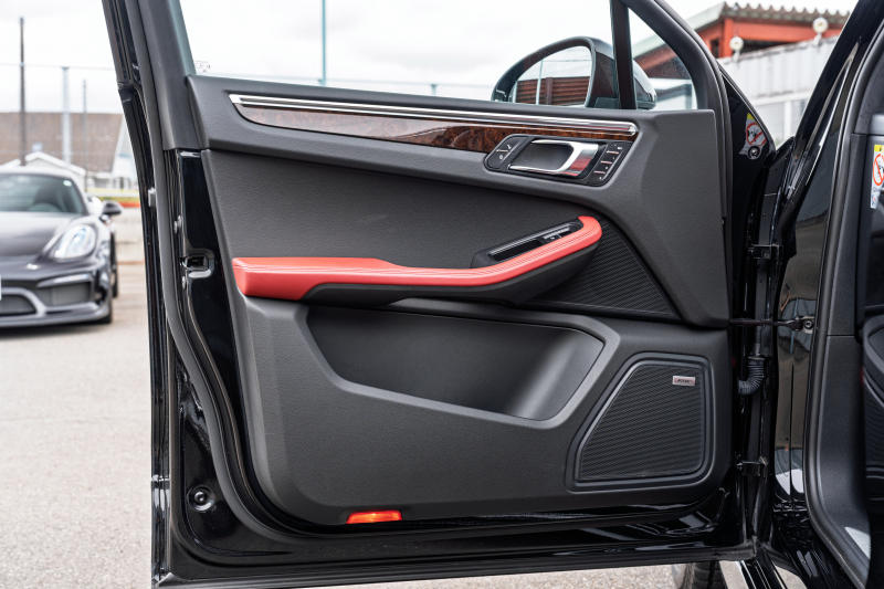 ポルシェ マカン ﾀｰﾎﾞ ｽﾎﾟｰﾂｸﾛﾉPKG　 ｶﾞｰﾈｯﾄﾚｯﾄﾞﾚｻﾞｰｼｰﾄ ﾊﾟﾉﾗﾏSR ｸﾗﾘｵﾝﾅﾋﾞ ﾌﾙｾｸﾞTV ﾊﾟﾄﾞﾙ PASM PDLS BOSE ﾏｶﾝﾀｰﾎﾞ19AW ｴｱﾛ ﾀﾞｳﾝｻｽ　2年保証