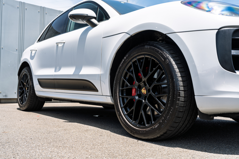 ポルシェ マカン GTS ｽﾎﾟｰﾂｸﾛﾉPKG　ﾌﾞﾗｯｸﾊｰﾌﾚｻﾞｰｼｰﾄ 10.9ｲﾝﾁPCM AppleCarPlay ｱﾗｳﾝﾄﾞﾋﾞｭｰ ｽﾎﾟｴｸﾞ ﾚｰﾝﾃﾞｨﾊﾟｰﾁｬｰﾜｰﾆﾝｸﾞ PASM PDLS ACC RSｽﾊﾟｲﾀﾞｰ20AW　2年保証