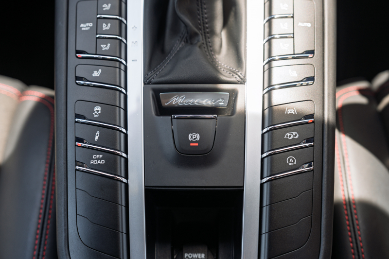 ポルシェ マカン GTS ｽﾎﾟｰﾂｸﾛﾉPKG　ﾌﾞﾗｯｸﾊｰﾌﾚｻﾞｰｼｰﾄ 10.9ｲﾝﾁPCM AppleCarPlay ｱﾗｳﾝﾄﾞﾋﾞｭｰ ｽﾎﾟｴｸﾞ ﾚｰﾝﾃﾞｨﾊﾟｰﾁｬｰﾜｰﾆﾝｸﾞ PASM PDLS ACC RSｽﾊﾟｲﾀﾞｰ20AW　2年保証