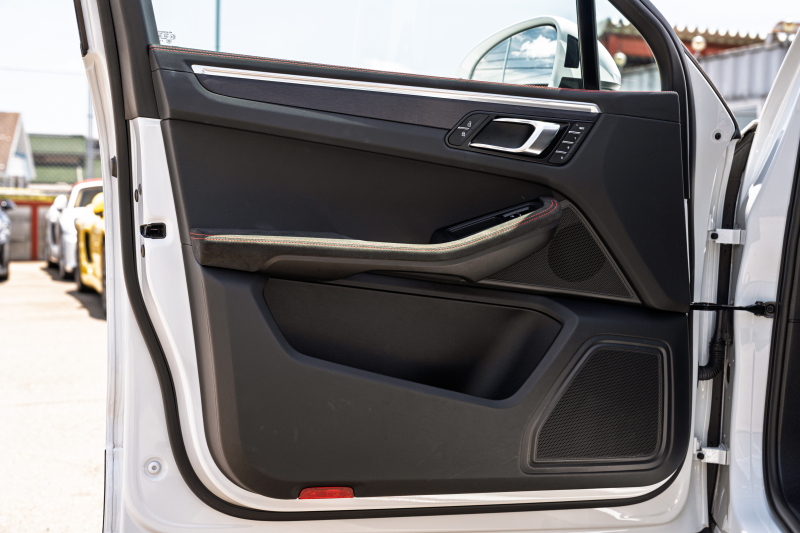 ポルシェ マカン GTS ｽﾎﾟｰﾂｸﾛﾉPKG　ﾌﾞﾗｯｸﾊｰﾌﾚｻﾞｰｼｰﾄ 10.9ｲﾝﾁPCM AppleCarPlay ｱﾗｳﾝﾄﾞﾋﾞｭｰ ｽﾎﾟｴｸﾞ ﾚｰﾝﾃﾞｨﾊﾟｰﾁｬｰﾜｰﾆﾝｸﾞ PASM PDLS ACC RSｽﾊﾟｲﾀﾞｰ20AW　2年保証