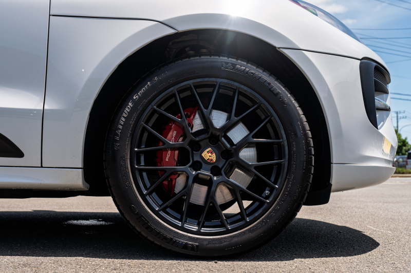 ポルシェ マカン GTS ｽﾎﾟｰﾂｸﾛﾉPKG　ﾌﾞﾗｯｸﾊｰﾌﾚｻﾞｰｼｰﾄ 10.9ｲﾝﾁPCM AppleCarPlay ｱﾗｳﾝﾄﾞﾋﾞｭｰ ｽﾎﾟｴｸﾞ ﾚｰﾝﾃﾞｨﾊﾟｰﾁｬｰﾜｰﾆﾝｸﾞ PASM PDLS ACC RSｽﾊﾟｲﾀﾞｰ20AW　2年保証