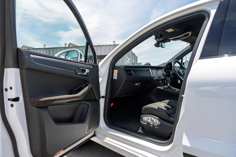 ポルシェ マカン GTS ｽﾎﾟｰﾂｸﾛﾉPKG　ﾌﾞﾗｯｸﾊｰﾌﾚｻﾞｰｼｰﾄ 10.9ｲﾝﾁPCM AppleCarPlay ｱﾗｳﾝﾄﾞﾋﾞｭｰ ｽﾎﾟｴｸﾞ ﾚｰﾝﾃﾞｨﾊﾟｰﾁｬｰﾜｰﾆﾝｸﾞ PASM PDLS ACC RSｽﾊﾟｲﾀﾞｰ20AW　2年保証