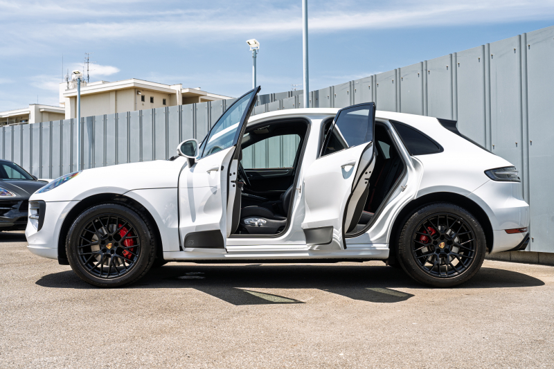 ポルシェ マカン GTS ｽﾎﾟｰﾂｸﾛﾉPKG　ﾌﾞﾗｯｸﾊｰﾌﾚｻﾞｰｼｰﾄ 10.9ｲﾝﾁPCM AppleCarPlay ｱﾗｳﾝﾄﾞﾋﾞｭｰ ｽﾎﾟｴｸﾞ ﾚｰﾝﾃﾞｨﾊﾟｰﾁｬｰﾜｰﾆﾝｸﾞ PASM PDLS ACC RSｽﾊﾟｲﾀﾞｰ20AW　2年保証