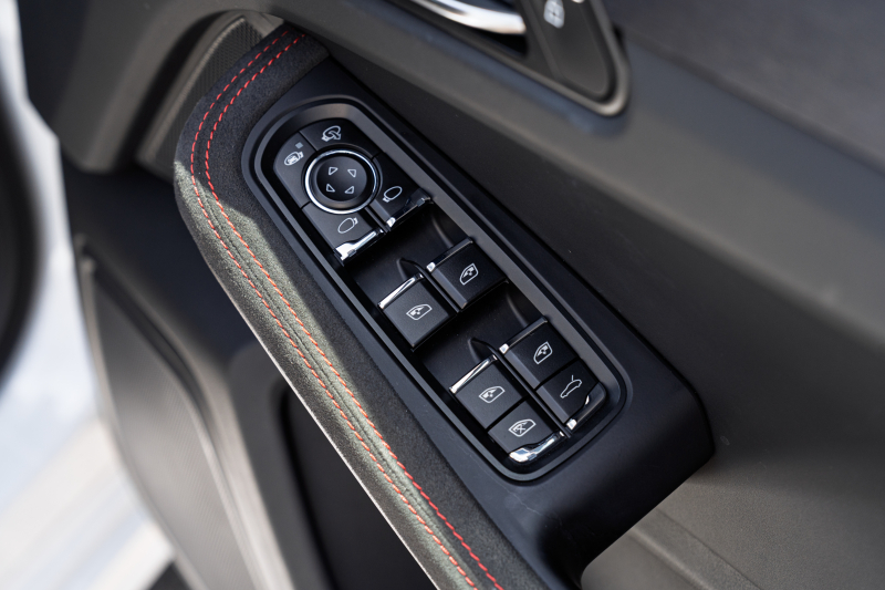 ポルシェ マカン GTS ｽﾎﾟｰﾂｸﾛﾉPKG　ﾌﾞﾗｯｸﾊｰﾌﾚｻﾞｰｼｰﾄ 10.9ｲﾝﾁPCM AppleCarPlay ｱﾗｳﾝﾄﾞﾋﾞｭｰ ｽﾎﾟｴｸﾞ ﾚｰﾝﾃﾞｨﾊﾟｰﾁｬｰﾜｰﾆﾝｸﾞ PASM PDLS ACC RSｽﾊﾟｲﾀﾞｰ20AW　2年保証