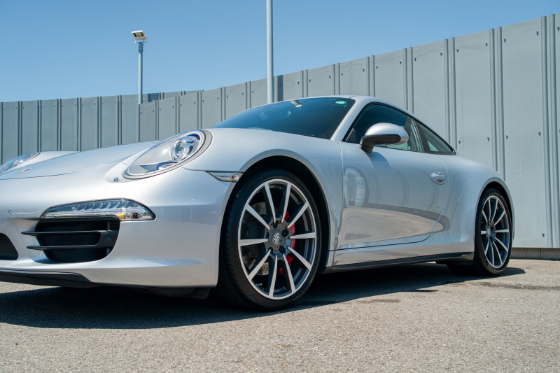 ポルシェ 911(Type991.1) ｶﾚﾗ4S ｽﾎﾟｰﾂｸﾛﾉPKG　MY16 ﾌﾞﾗｯｸﾚｻﾞｰｼｰﾄ ﾅﾋﾞTV PASM ｽﾎﾟｰﾂﾃﾞｻﾞｲﾝｽﾃｱﾘﾝｸﾞ ｴﾝﾄﾘｰﾄﾞﾗｲﾌﾞ BOSE ｵｰﾄｴｱｺﾝ 電動Dﾐﾗｰ TPM ｶﾚﾗｸﾗｼｯｸ20ｲﾝﾁAW　2年保証