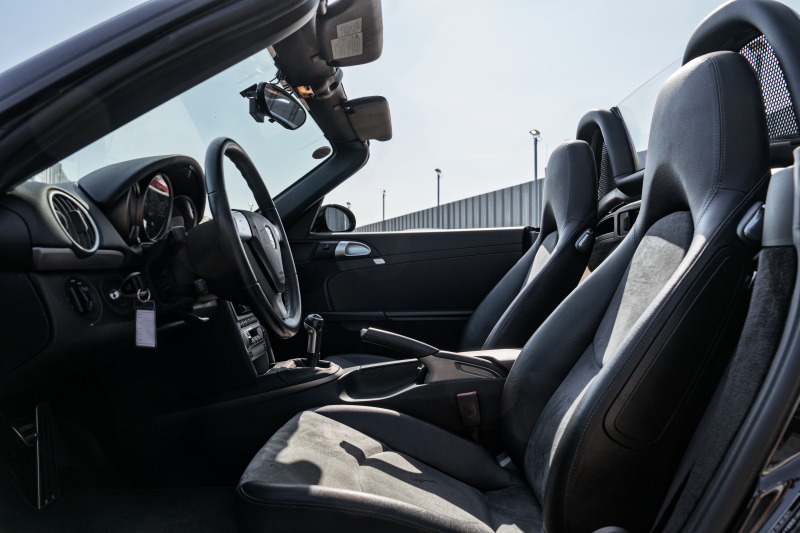 ポルシェ ボクスター(Type987) ﾍﾞｰｽｸﾞﾚｰﾄﾞ　5速ﾏﾆｭｱﾙ 左ﾊﾝﾄﾞﾙ ﾌﾞﾗｯｸﾊｰﾌﾚｻﾞｰｼｰﾄ ｼｰﾄﾋｰﾀｰ ﾌﾞﾗｯｸｿﾌﾄﾄｯﾌﾟ ｶﾛｯﾂｪﾘｱﾅﾋﾞ ﾌﾙｾｸﾞTV ｷｾﾉﾝ ﾎﾞｸｽﾀｰS18ｲﾝﾁAW　2年保証