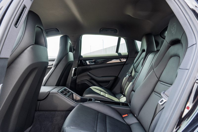 ポルシェ パナメーラ ﾍﾞｰｽｸﾞﾚｰﾄﾞ ｽﾎﾟｰﾂｸﾛﾉPKG　ﾌﾞﾗｯｸﾚｻﾞｰｼｰﾄ PCMﾅﾋﾞ CayPlay LEDﾗｲﾄ PASM/ｴｱｻｽ ｴﾝﾄﾘｰD ACC ﾚｰﾝﾃﾞｨﾊﾟｰﾁｬｰﾜｰﾆﾝｸﾞ ﾊﾟﾅﾒｰﾗﾃﾞｻﾞｲﾝ20ｲﾝﾁAW　2年保証