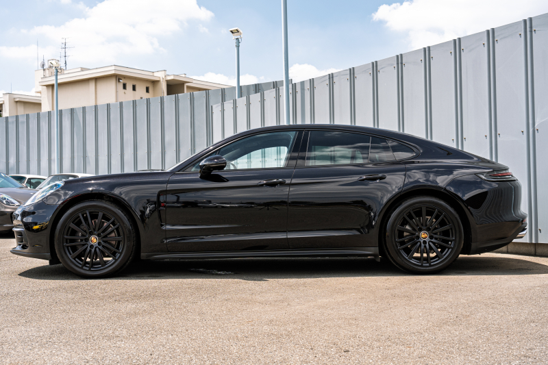 ポルシェ パナメーラ ﾍﾞｰｽｸﾞﾚｰﾄﾞ ｽﾎﾟｰﾂｸﾛﾉPKG　ﾌﾞﾗｯｸﾚｻﾞｰｼｰﾄ PCMﾅﾋﾞ CayPlay LEDﾗｲﾄ PASM/ｴｱｻｽ ｴﾝﾄﾘｰD ACC ﾚｰﾝﾃﾞｨﾊﾟｰﾁｬｰﾜｰﾆﾝｸﾞ ﾊﾟﾅﾒｰﾗﾃﾞｻﾞｲﾝ20ｲﾝﾁAW　2年保証