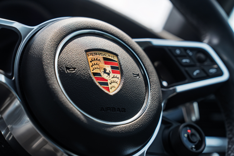 ポルシェ パナメーラ ﾍﾞｰｽｸﾞﾚｰﾄﾞ ｽﾎﾟｰﾂｸﾛﾉPKG　ﾌﾞﾗｯｸﾚｻﾞｰｼｰﾄ PCMﾅﾋﾞ CayPlay LEDﾗｲﾄ PASM/ｴｱｻｽ ｴﾝﾄﾘｰD ACC ﾚｰﾝﾃﾞｨﾊﾟｰﾁｬｰﾜｰﾆﾝｸﾞ ﾊﾟﾅﾒｰﾗﾃﾞｻﾞｲﾝ20ｲﾝﾁAW　2年保証