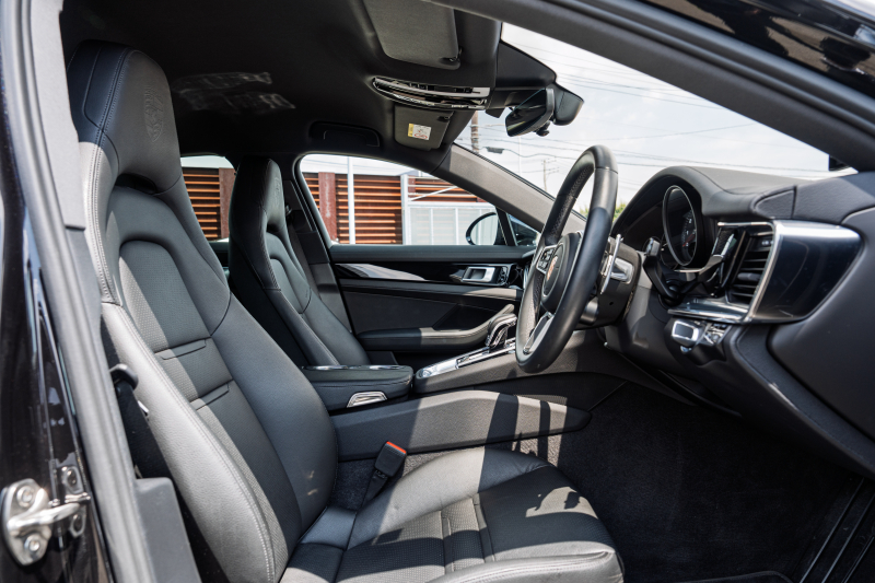 ポルシェ パナメーラ ﾍﾞｰｽｸﾞﾚｰﾄﾞ ｽﾎﾟｰﾂｸﾛﾉPKG　ﾌﾞﾗｯｸﾚｻﾞｰｼｰﾄ PCMﾅﾋﾞ CayPlay LEDﾗｲﾄ PASM/ｴｱｻｽ ｴﾝﾄﾘｰD ACC ﾚｰﾝﾃﾞｨﾊﾟｰﾁｬｰﾜｰﾆﾝｸﾞ ﾊﾟﾅﾒｰﾗﾃﾞｻﾞｲﾝ20ｲﾝﾁAW　2年保証