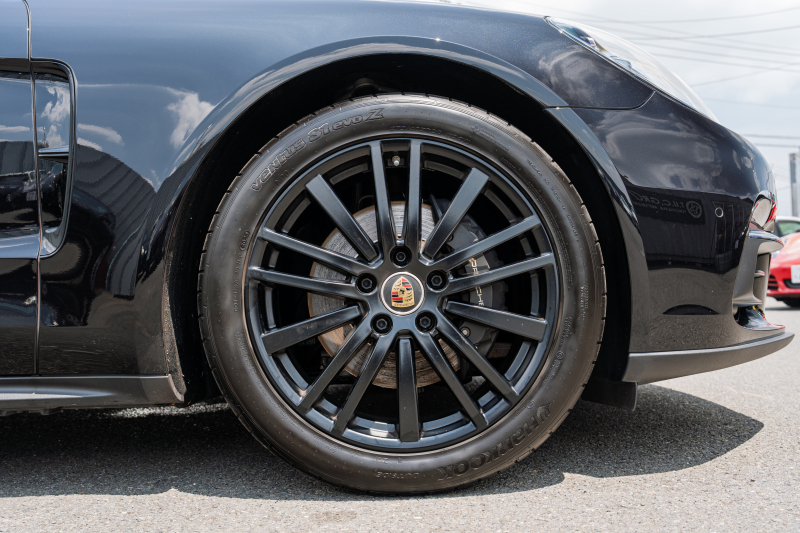 ポルシェ パナメーラ ﾍﾞｰｽｸﾞﾚｰﾄﾞ ｽﾎﾟｰﾂｸﾛﾉPKG　ﾌﾞﾗｯｸﾚｻﾞｰｼｰﾄ PCMﾅﾋﾞ CayPlay LEDﾗｲﾄ PASM/ｴｱｻｽ ｴﾝﾄﾘｰD ACC ﾚｰﾝﾃﾞｨﾊﾟｰﾁｬｰﾜｰﾆﾝｸﾞ ﾊﾟﾅﾒｰﾗﾃﾞｻﾞｲﾝ20ｲﾝﾁAW　2年保証