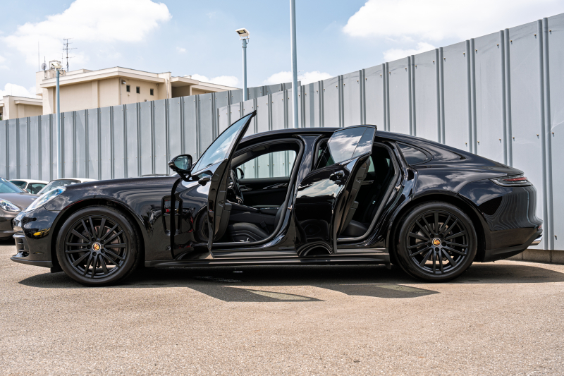 ポルシェ パナメーラ ﾍﾞｰｽｸﾞﾚｰﾄﾞ ｽﾎﾟｰﾂｸﾛﾉPKG　ﾌﾞﾗｯｸﾚｻﾞｰｼｰﾄ PCMﾅﾋﾞ CayPlay LEDﾗｲﾄ PASM/ｴｱｻｽ ｴﾝﾄﾘｰD ACC ﾚｰﾝﾃﾞｨﾊﾟｰﾁｬｰﾜｰﾆﾝｸﾞ ﾊﾟﾅﾒｰﾗﾃﾞｻﾞｲﾝ20ｲﾝﾁAW　2年保証