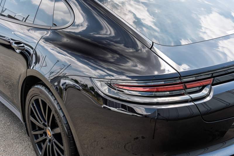 ポルシェ パナメーラ ﾍﾞｰｽｸﾞﾚｰﾄﾞ ｽﾎﾟｰﾂｸﾛﾉPKG　ﾌﾞﾗｯｸﾚｻﾞｰｼｰﾄ PCMﾅﾋﾞ CayPlay LEDﾗｲﾄ PASM/ｴｱｻｽ ｴﾝﾄﾘｰD ACC ﾚｰﾝﾃﾞｨﾊﾟｰﾁｬｰﾜｰﾆﾝｸﾞ ﾊﾟﾅﾒｰﾗﾃﾞｻﾞｲﾝ20ｲﾝﾁAW　2年保証