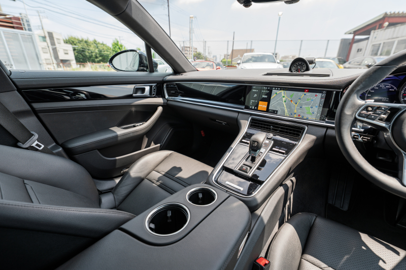 ポルシェ パナメーラ ﾍﾞｰｽｸﾞﾚｰﾄﾞ ｽﾎﾟｰﾂｸﾛﾉPKG　ﾌﾞﾗｯｸﾚｻﾞｰｼｰﾄ PCMﾅﾋﾞ CayPlay LEDﾗｲﾄ PASM/ｴｱｻｽ ｴﾝﾄﾘｰD ACC ﾚｰﾝﾃﾞｨﾊﾟｰﾁｬｰﾜｰﾆﾝｸﾞ ﾊﾟﾅﾒｰﾗﾃﾞｻﾞｲﾝ20ｲﾝﾁAW　2年保証