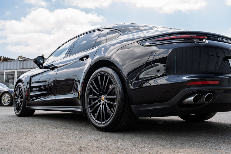 ポルシェ パナメーラ ﾍﾞｰｽｸﾞﾚｰﾄﾞ ｽﾎﾟｰﾂｸﾛﾉPKG　ﾌﾞﾗｯｸﾚｻﾞｰｼｰﾄ PCMﾅﾋﾞ CayPlay LEDﾗｲﾄ PASM/ｴｱｻｽ ｴﾝﾄﾘｰD ACC ﾚｰﾝﾃﾞｨﾊﾟｰﾁｬｰﾜｰﾆﾝｸﾞ ﾊﾟﾅﾒｰﾗﾃﾞｻﾞｲﾝ20ｲﾝﾁAW　2年保証