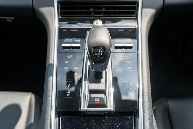 ポルシェ パナメーラ ﾍﾞｰｽｸﾞﾚｰﾄﾞ ｽﾎﾟｰﾂｸﾛﾉPKG　ﾌﾞﾗｯｸﾚｻﾞｰｼｰﾄ PCMﾅﾋﾞ CayPlay LEDﾗｲﾄ PASM/ｴｱｻｽ ｴﾝﾄﾘｰD ACC ﾚｰﾝﾃﾞｨﾊﾟｰﾁｬｰﾜｰﾆﾝｸﾞ ﾊﾟﾅﾒｰﾗﾃﾞｻﾞｲﾝ20ｲﾝﾁAW　2年保証