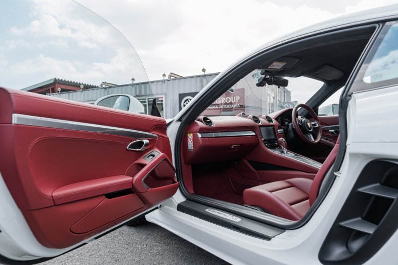 ポルシェ 718 ケイマン GTS ｽﾎﾟｰﾂｸﾛﾉPKG　ﾎﾞﾙﾄﾞｰﾚｯﾄﾞﾚｻﾞｰｲﾝﾃﾘｱ PCMﾅﾋﾞ ｽﾎﾟｴｸﾞ PASM GTｽﾎﾟｰﾂｽﾃｱ TPM ｵｰﾄｴｱｺﾝ ｷｾﾉﾝ 電格ﾐﾗｰ ｶﾚﾗS20ｲﾝﾁAW ﾊﾟｰｸｱｼｽﾄ　2年保証