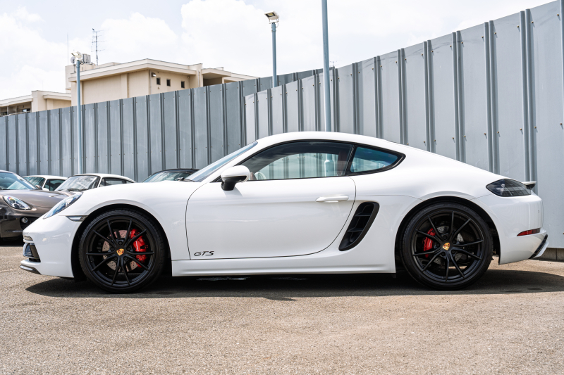 ポルシェ 718 ケイマン GTS ｽﾎﾟｰﾂｸﾛﾉPKG　ﾎﾞﾙﾄﾞｰﾚｯﾄﾞﾚｻﾞｰｲﾝﾃﾘｱ PCMﾅﾋﾞ ｽﾎﾟｴｸﾞ PASM GTｽﾎﾟｰﾂｽﾃｱ TPM ｵｰﾄｴｱｺﾝ ｷｾﾉﾝ 電格ﾐﾗｰ ｶﾚﾗS20ｲﾝﾁAW ﾊﾟｰｸｱｼｽﾄ　2年保証