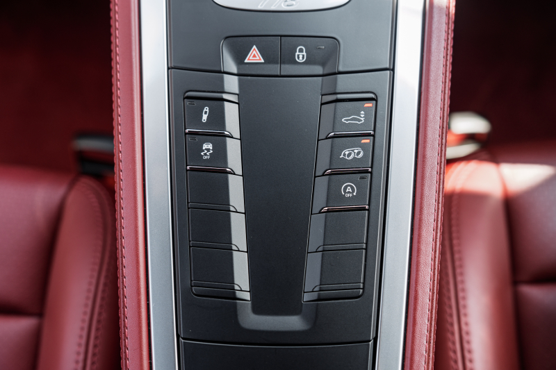 ポルシェ 718 ケイマン GTS ｽﾎﾟｰﾂｸﾛﾉPKG　ﾎﾞﾙﾄﾞｰﾚｯﾄﾞﾚｻﾞｰｲﾝﾃﾘｱ PCMﾅﾋﾞ ｽﾎﾟｴｸﾞ PASM GTｽﾎﾟｰﾂｽﾃｱ TPM ｵｰﾄｴｱｺﾝ ｷｾﾉﾝ 電格ﾐﾗｰ ｶﾚﾗS20ｲﾝﾁAW ﾊﾟｰｸｱｼｽﾄ　2年保証