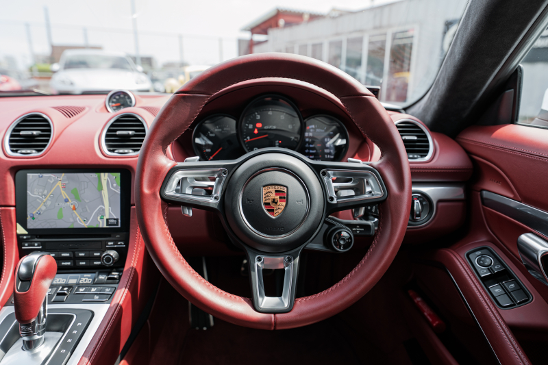 ポルシェ 718 ケイマン GTS ｽﾎﾟｰﾂｸﾛﾉPKG　ﾎﾞﾙﾄﾞｰﾚｯﾄﾞﾚｻﾞｰｲﾝﾃﾘｱ PCMﾅﾋﾞ ｽﾎﾟｴｸﾞ PASM GTｽﾎﾟｰﾂｽﾃｱ TPM ｵｰﾄｴｱｺﾝ ｷｾﾉﾝ 電格ﾐﾗｰ ｶﾚﾗS20ｲﾝﾁAW ﾊﾟｰｸｱｼｽﾄ　2年保証