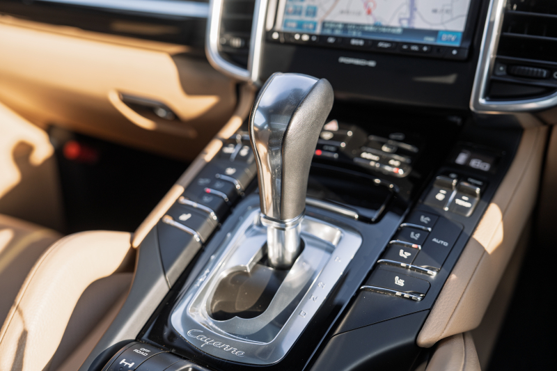 ポルシェ カイエン ﾍﾞｰｽｸﾞﾚｰﾄﾞ　MY16 後期ﾓﾃﾞﾙ ﾍﾞｰｼﾞｭﾚｻﾞｰｼｰﾄ ｼｰﾄﾋｰﾀｰ ﾊﾟﾉﾗﾏｻﾝﾙｰﾌ ｸﾗﾘｵﾝﾅﾋﾞ ﾌﾙｾｸﾞTV ﾊﾞｯｸｶﾒﾗ ｴﾝﾄﾘｰﾄﾞﾗｲﾌﾞ ｸﾙｺﾝ ｷｾﾉﾝﾗｲﾄ ｽﾎﾟｰﾂﾃｰﾙﾊﾟｲﾌﾟ ｶｲｴﾝ18ｲﾝﾁAW　2年保証