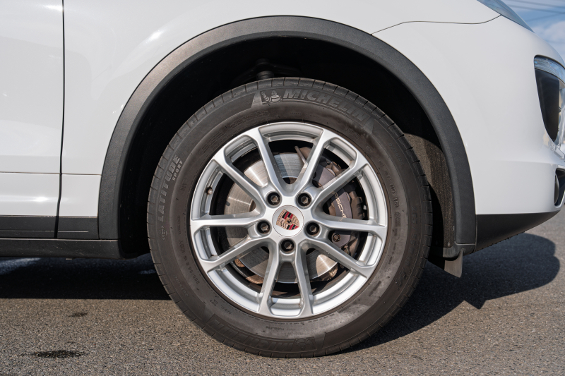 ポルシェ カイエン ﾍﾞｰｽｸﾞﾚｰﾄﾞ　MY16 後期ﾓﾃﾞﾙ ﾍﾞｰｼﾞｭﾚｻﾞｰｼｰﾄ ｼｰﾄﾋｰﾀｰ ﾊﾟﾉﾗﾏｻﾝﾙｰﾌ ｸﾗﾘｵﾝﾅﾋﾞ ﾌﾙｾｸﾞTV ﾊﾞｯｸｶﾒﾗ ｴﾝﾄﾘｰﾄﾞﾗｲﾌﾞ ｸﾙｺﾝ ｷｾﾉﾝﾗｲﾄ ｽﾎﾟｰﾂﾃｰﾙﾊﾟｲﾌﾟ ｶｲｴﾝ18ｲﾝﾁAW　2年保証