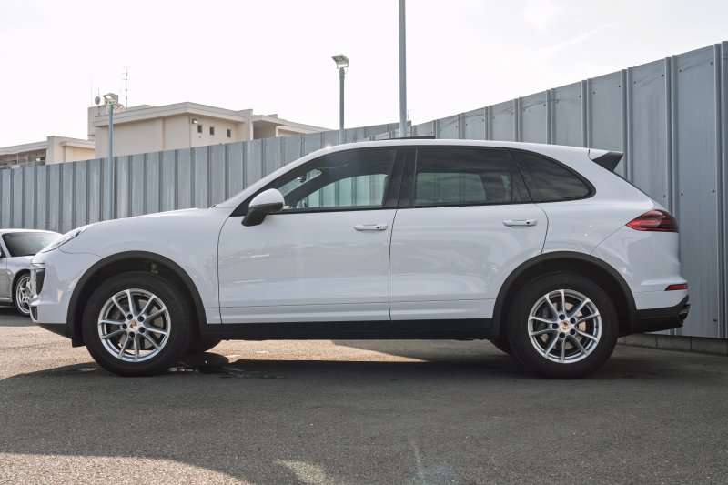 ポルシェ カイエン ﾍﾞｰｽｸﾞﾚｰﾄﾞ　MY16 後期ﾓﾃﾞﾙ ﾍﾞｰｼﾞｭﾚｻﾞｰｼｰﾄ ｼｰﾄﾋｰﾀｰ ﾊﾟﾉﾗﾏｻﾝﾙｰﾌ ｸﾗﾘｵﾝﾅﾋﾞ ﾌﾙｾｸﾞTV ﾊﾞｯｸｶﾒﾗ ｴﾝﾄﾘｰﾄﾞﾗｲﾌﾞ ｸﾙｺﾝ ｷｾﾉﾝﾗｲﾄ ｽﾎﾟｰﾂﾃｰﾙﾊﾟｲﾌﾟ ｶｲｴﾝ18ｲﾝﾁAW　2年保証