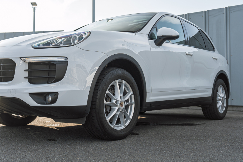 ポルシェ カイエン ﾍﾞｰｽｸﾞﾚｰﾄﾞ　MY16 後期ﾓﾃﾞﾙ ﾍﾞｰｼﾞｭﾚｻﾞｰｼｰﾄ ｼｰﾄﾋｰﾀｰ ﾊﾟﾉﾗﾏｻﾝﾙｰﾌ ｸﾗﾘｵﾝﾅﾋﾞ ﾌﾙｾｸﾞTV ﾊﾞｯｸｶﾒﾗ ｴﾝﾄﾘｰﾄﾞﾗｲﾌﾞ ｸﾙｺﾝ ｷｾﾉﾝﾗｲﾄ ｽﾎﾟｰﾂﾃｰﾙﾊﾟｲﾌﾟ ｶｲｴﾝ18ｲﾝﾁAW　2年保証