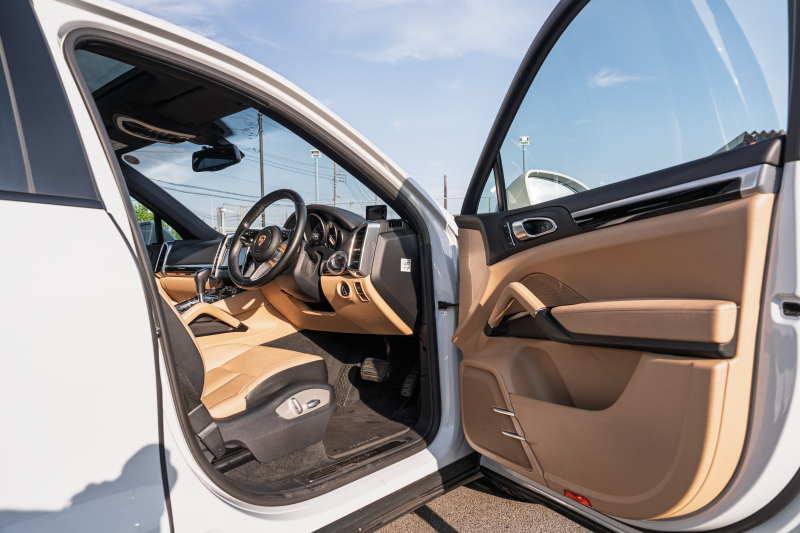 ポルシェ カイエン ﾍﾞｰｽｸﾞﾚｰﾄﾞ　MY16 後期ﾓﾃﾞﾙ ﾍﾞｰｼﾞｭﾚｻﾞｰｼｰﾄ ｼｰﾄﾋｰﾀｰ ﾊﾟﾉﾗﾏｻﾝﾙｰﾌ ｸﾗﾘｵﾝﾅﾋﾞ ﾌﾙｾｸﾞTV ﾊﾞｯｸｶﾒﾗ ｴﾝﾄﾘｰﾄﾞﾗｲﾌﾞ ｸﾙｺﾝ ｷｾﾉﾝﾗｲﾄ ｽﾎﾟｰﾂﾃｰﾙﾊﾟｲﾌﾟ ｶｲｴﾝ18ｲﾝﾁAW　2年保証