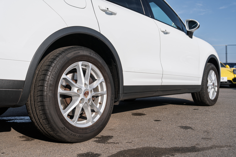 ポルシェ カイエン ﾍﾞｰｽｸﾞﾚｰﾄﾞ　MY16 後期ﾓﾃﾞﾙ ﾍﾞｰｼﾞｭﾚｻﾞｰｼｰﾄ ｼｰﾄﾋｰﾀｰ ﾊﾟﾉﾗﾏｻﾝﾙｰﾌ ｸﾗﾘｵﾝﾅﾋﾞ ﾌﾙｾｸﾞTV ﾊﾞｯｸｶﾒﾗ ｴﾝﾄﾘｰﾄﾞﾗｲﾌﾞ ｸﾙｺﾝ ｷｾﾉﾝﾗｲﾄ ｽﾎﾟｰﾂﾃｰﾙﾊﾟｲﾌﾟ ｶｲｴﾝ18ｲﾝﾁAW　2年保証