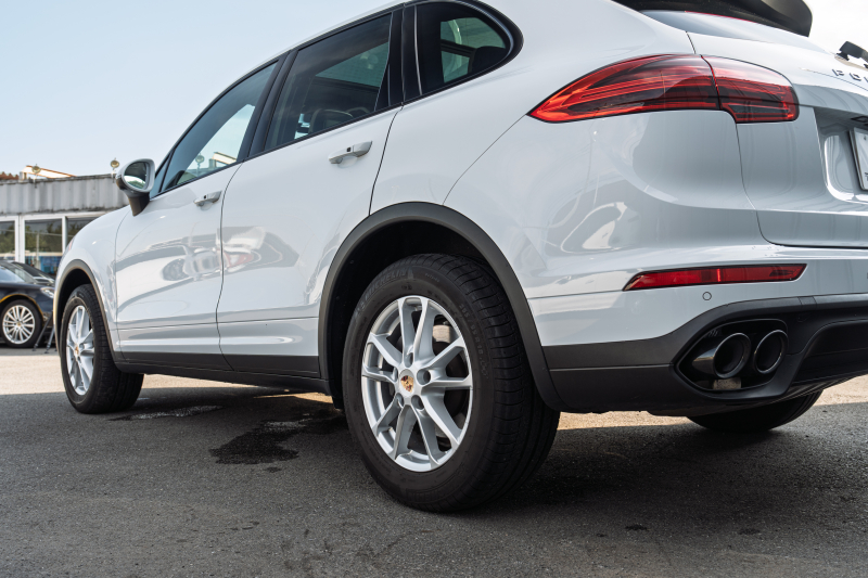 ポルシェ カイエン ﾍﾞｰｽｸﾞﾚｰﾄﾞ　MY16 後期ﾓﾃﾞﾙ ﾍﾞｰｼﾞｭﾚｻﾞｰｼｰﾄ ｼｰﾄﾋｰﾀｰ ﾊﾟﾉﾗﾏｻﾝﾙｰﾌ ｸﾗﾘｵﾝﾅﾋﾞ ﾌﾙｾｸﾞTV ﾊﾞｯｸｶﾒﾗ ｴﾝﾄﾘｰﾄﾞﾗｲﾌﾞ ｸﾙｺﾝ ｷｾﾉﾝﾗｲﾄ ｽﾎﾟｰﾂﾃｰﾙﾊﾟｲﾌﾟ ｶｲｴﾝ18ｲﾝﾁAW　2年保証