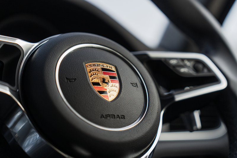 ポルシェ マカン ﾀｰﾎﾞ ﾊﾟｰﾌｫｰﾏﾝｽ ｽﾎﾟｰﾂｸﾛﾉPKG　1ｵｰﾅｰ 440ps ﾌﾞﾗｯｸﾚｻﾞｰｼｰﾄ PCMﾅﾋﾞTV ｱﾗｳﾝﾄﾞﾋﾞｭｰ ｽﾎﾟｴｸﾞ LED/PDLS+ PASM ｴﾝﾄﾘｰﾄﾞﾗｲﾌﾞ ｶｰﾎﾞﾝｲﾝﾃﾘｱP ﾏｶﾝﾃﾞｻﾞｲﾝ19ｲﾝﾁAW　2年保証