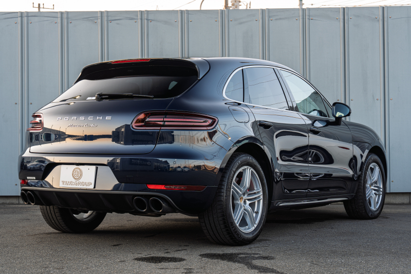 ポルシェ マカン ﾀｰﾎﾞ ﾊﾟｰﾌｫｰﾏﾝｽ ｽﾎﾟｰﾂｸﾛﾉPKG　1ｵｰﾅｰ 440ps ﾌﾞﾗｯｸﾚｻﾞｰｼｰﾄ PCMﾅﾋﾞTV ｱﾗｳﾝﾄﾞﾋﾞｭｰ ｽﾎﾟｴｸﾞ LED/PDLS+ PASM ｴﾝﾄﾘｰﾄﾞﾗｲﾌﾞ ｶｰﾎﾞﾝｲﾝﾃﾘｱP ﾏｶﾝﾃﾞｻﾞｲﾝ19ｲﾝﾁAW　2年保証