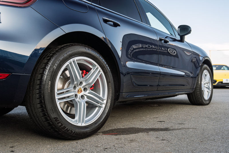 ポルシェ マカン ﾀｰﾎﾞ ﾊﾟｰﾌｫｰﾏﾝｽ ｽﾎﾟｰﾂｸﾛﾉPKG　1ｵｰﾅｰ 440ps ﾌﾞﾗｯｸﾚｻﾞｰｼｰﾄ PCMﾅﾋﾞTV ｱﾗｳﾝﾄﾞﾋﾞｭｰ ｽﾎﾟｴｸﾞ LED/PDLS+ PASM ｴﾝﾄﾘｰﾄﾞﾗｲﾌﾞ ｶｰﾎﾞﾝｲﾝﾃﾘｱP ﾏｶﾝﾃﾞｻﾞｲﾝ19ｲﾝﾁAW　2年保証