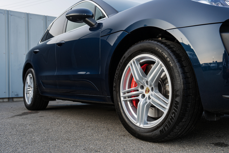 ポルシェ マカン ﾀｰﾎﾞ ﾊﾟｰﾌｫｰﾏﾝｽ ｽﾎﾟｰﾂｸﾛﾉPKG　1ｵｰﾅｰ 440ps ﾌﾞﾗｯｸﾚｻﾞｰｼｰﾄ PCMﾅﾋﾞTV ｱﾗｳﾝﾄﾞﾋﾞｭｰ ｽﾎﾟｴｸﾞ LED/PDLS+ PASM ｴﾝﾄﾘｰﾄﾞﾗｲﾌﾞ ｶｰﾎﾞﾝｲﾝﾃﾘｱP ﾏｶﾝﾃﾞｻﾞｲﾝ19ｲﾝﾁAW　2年保証