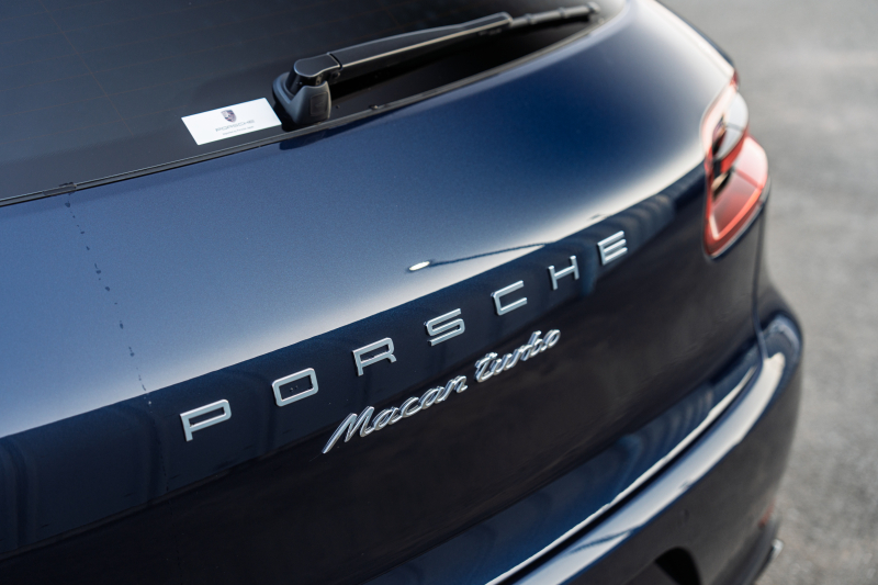 ポルシェ マカン ﾀｰﾎﾞ ﾊﾟｰﾌｫｰﾏﾝｽ ｽﾎﾟｰﾂｸﾛﾉPKG　1ｵｰﾅｰ 440ps ﾌﾞﾗｯｸﾚｻﾞｰｼｰﾄ PCMﾅﾋﾞTV ｱﾗｳﾝﾄﾞﾋﾞｭｰ ｽﾎﾟｴｸﾞ LED/PDLS+ PASM ｴﾝﾄﾘｰﾄﾞﾗｲﾌﾞ ｶｰﾎﾞﾝｲﾝﾃﾘｱP ﾏｶﾝﾃﾞｻﾞｲﾝ19ｲﾝﾁAW　2年保証