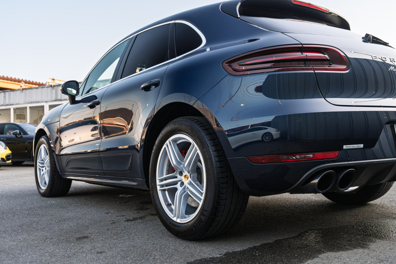 ポルシェ マカン ﾀｰﾎﾞ ﾊﾟｰﾌｫｰﾏﾝｽ ｽﾎﾟｰﾂｸﾛﾉPKG　1ｵｰﾅｰ 440ps ﾌﾞﾗｯｸﾚｻﾞｰｼｰﾄ PCMﾅﾋﾞTV ｱﾗｳﾝﾄﾞﾋﾞｭｰ ｽﾎﾟｴｸﾞ LED/PDLS+ PASM ｴﾝﾄﾘｰﾄﾞﾗｲﾌﾞ ｶｰﾎﾞﾝｲﾝﾃﾘｱP ﾏｶﾝﾃﾞｻﾞｲﾝ19ｲﾝﾁAW　2年保証