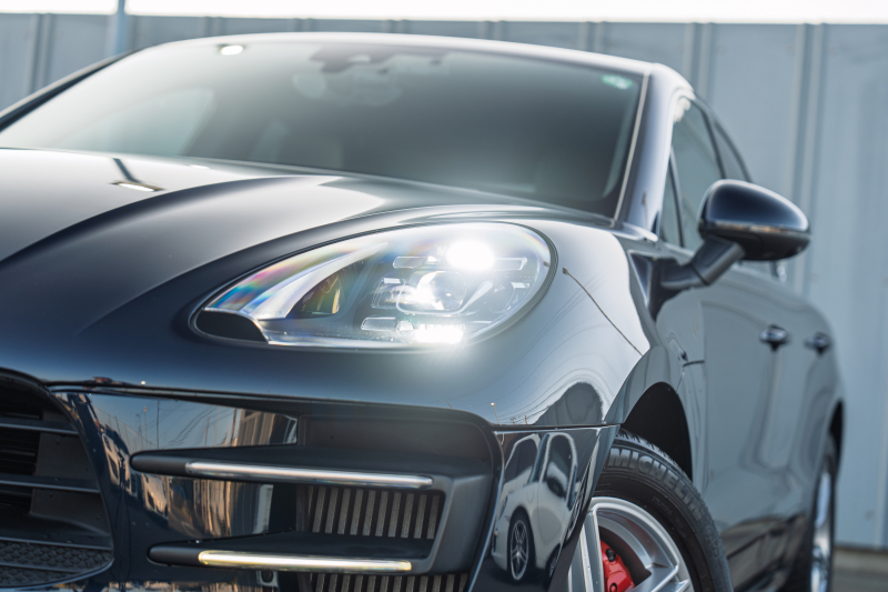 ポルシェ マカン ﾀｰﾎﾞ ﾊﾟｰﾌｫｰﾏﾝｽ ｽﾎﾟｰﾂｸﾛﾉPKG　1ｵｰﾅｰ 440ps ﾌﾞﾗｯｸﾚｻﾞｰｼｰﾄ PCMﾅﾋﾞTV ｱﾗｳﾝﾄﾞﾋﾞｭｰ ｽﾎﾟｴｸﾞ LED/PDLS+ PASM ｴﾝﾄﾘｰﾄﾞﾗｲﾌﾞ ｶｰﾎﾞﾝｲﾝﾃﾘｱP ﾏｶﾝﾃﾞｻﾞｲﾝ19ｲﾝﾁAW　2年保証