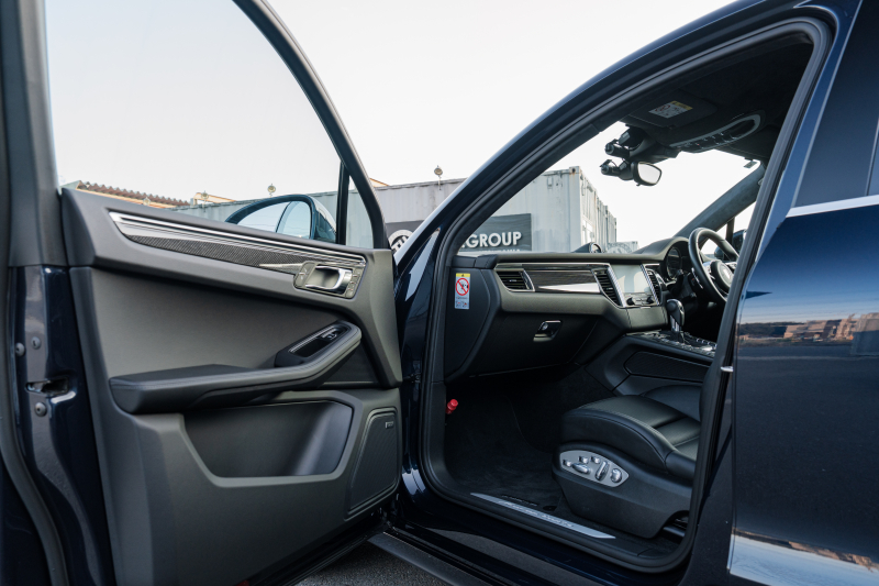 ポルシェ マカン ﾀｰﾎﾞ ﾊﾟｰﾌｫｰﾏﾝｽ ｽﾎﾟｰﾂｸﾛﾉPKG　1ｵｰﾅｰ 440ps ﾌﾞﾗｯｸﾚｻﾞｰｼｰﾄ PCMﾅﾋﾞTV ｱﾗｳﾝﾄﾞﾋﾞｭｰ ｽﾎﾟｴｸﾞ LED/PDLS+ PASM ｴﾝﾄﾘｰﾄﾞﾗｲﾌﾞ ｶｰﾎﾞﾝｲﾝﾃﾘｱP ﾏｶﾝﾃﾞｻﾞｲﾝ19ｲﾝﾁAW　2年保証