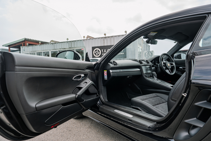 ポルシェ 718 ケイマン ﾍﾞｰｽｸﾞﾚｰﾄﾞ　ﾌﾞﾗｯｸﾊｰﾌﾚｻﾞｰｼｰﾄ ｼｰﾄﾋｰﾀｰ PCMﾅﾋﾞ AppleCarPlay ｷｾﾉﾝ ｵｰﾄｴｱｺﾝ TPM ﾊﾟﾄﾞﾙ 電格ﾐﾗｰ ｹｲﾏﾝ18ｲﾝﾁAW　2年保証