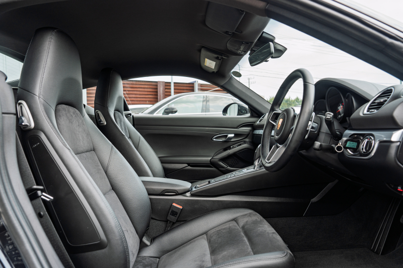 ポルシェ 718 ケイマン ﾍﾞｰｽｸﾞﾚｰﾄﾞ　ﾌﾞﾗｯｸﾊｰﾌﾚｻﾞｰｼｰﾄ ｼｰﾄﾋｰﾀｰ PCMﾅﾋﾞ AppleCarPlay ｷｾﾉﾝ ｵｰﾄｴｱｺﾝ TPM ﾊﾟﾄﾞﾙ 電格ﾐﾗｰ ｹｲﾏﾝ18ｲﾝﾁAW　2年保証