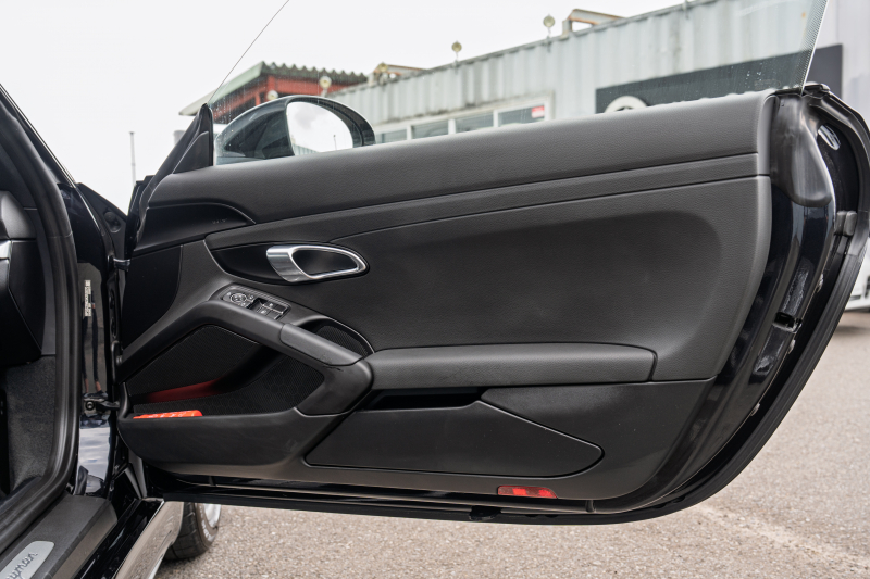 ポルシェ 718 ケイマン ﾍﾞｰｽｸﾞﾚｰﾄﾞ　ﾌﾞﾗｯｸﾊｰﾌﾚｻﾞｰｼｰﾄ ｼｰﾄﾋｰﾀｰ PCMﾅﾋﾞ AppleCarPlay ｷｾﾉﾝ ｵｰﾄｴｱｺﾝ TPM ﾊﾟﾄﾞﾙ 電格ﾐﾗｰ ｹｲﾏﾝ18ｲﾝﾁAW　2年保証