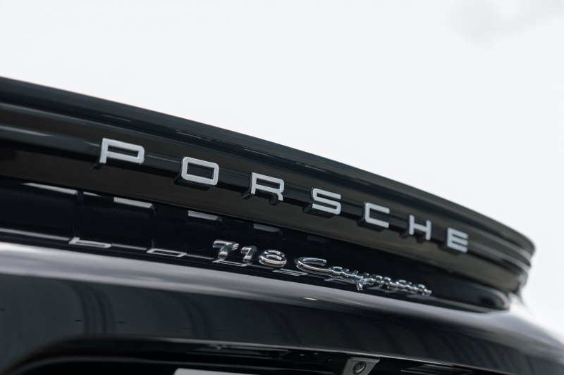 ポルシェ 718 ケイマン ﾍﾞｰｽｸﾞﾚｰﾄﾞ　ﾌﾞﾗｯｸﾊｰﾌﾚｻﾞｰｼｰﾄ ｼｰﾄﾋｰﾀｰ PCMﾅﾋﾞ AppleCarPlay ｷｾﾉﾝ ｵｰﾄｴｱｺﾝ TPM ﾊﾟﾄﾞﾙ 電格ﾐﾗｰ ｹｲﾏﾝ18ｲﾝﾁAW　2年保証