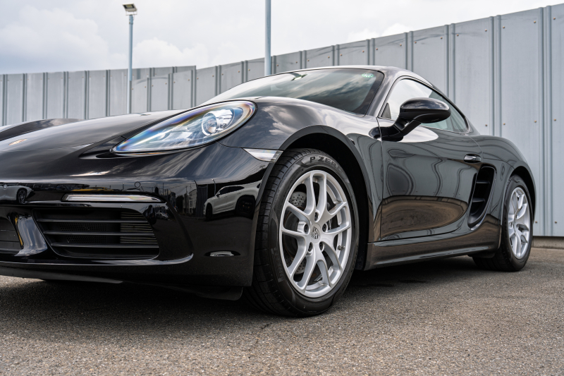 ポルシェ 718 ケイマン ﾍﾞｰｽｸﾞﾚｰﾄﾞ　ﾌﾞﾗｯｸﾊｰﾌﾚｻﾞｰｼｰﾄ ｼｰﾄﾋｰﾀｰ PCMﾅﾋﾞ AppleCarPlay ｷｾﾉﾝ ｵｰﾄｴｱｺﾝ TPM ﾊﾟﾄﾞﾙ 電格ﾐﾗｰ ｹｲﾏﾝ18ｲﾝﾁAW　2年保証