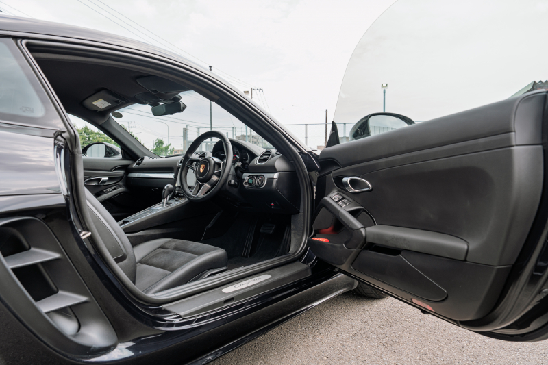 ポルシェ 718 ケイマン ﾍﾞｰｽｸﾞﾚｰﾄﾞ　ﾌﾞﾗｯｸﾊｰﾌﾚｻﾞｰｼｰﾄ ｼｰﾄﾋｰﾀｰ PCMﾅﾋﾞ AppleCarPlay ｷｾﾉﾝ ｵｰﾄｴｱｺﾝ TPM ﾊﾟﾄﾞﾙ 電格ﾐﾗｰ ｹｲﾏﾝ18ｲﾝﾁAW　2年保証