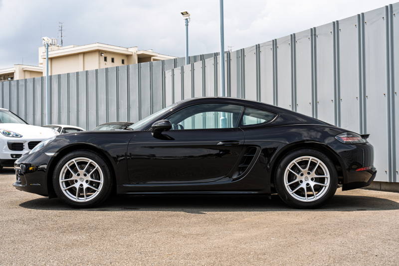 ポルシェ 718 ケイマン ﾍﾞｰｽｸﾞﾚｰﾄﾞ　ﾌﾞﾗｯｸﾊｰﾌﾚｻﾞｰｼｰﾄ ｼｰﾄﾋｰﾀｰ PCMﾅﾋﾞ AppleCarPlay ｷｾﾉﾝ ｵｰﾄｴｱｺﾝ TPM ﾊﾟﾄﾞﾙ 電格ﾐﾗｰ ｹｲﾏﾝ18ｲﾝﾁAW　2年保証