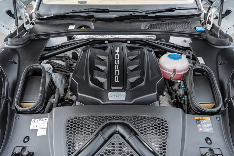 ポルシェ マカン S　ﾍﾞｰｼﾞｭﾊｰﾌﾚｻﾞｰｼｰﾄ ｼｰﾄﾋｰﾀｰ ﾊﾟﾉﾗﾏSR ｸﾗﾘｵﾝﾅﾋﾞTV ｴﾝﾄﾘｰD PDLS ﾊﾟｰｸｾﾝｻｰ BOSE ﾊﾟﾄﾞﾙ 911ﾀｰﾎﾞﾃﾞｻﾞｲﾝ21AW　2年保証